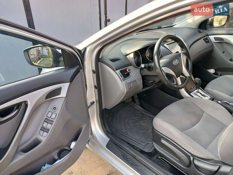 Седан Hyundai Elantra 2012 в Болграді