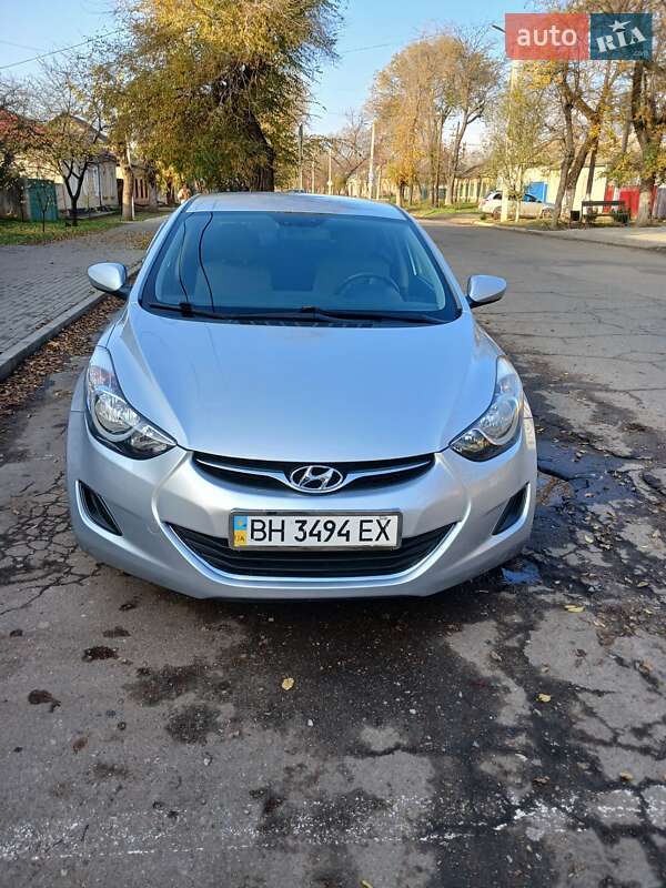 Седан Hyundai Elantra 2012 в Болграді