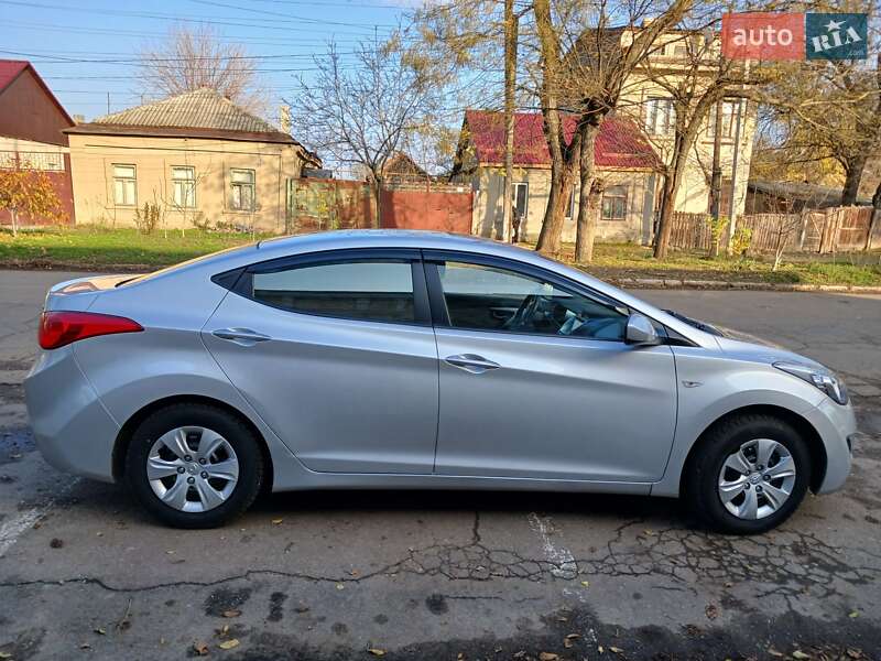 Седан Hyundai Elantra 2012 в Болграді