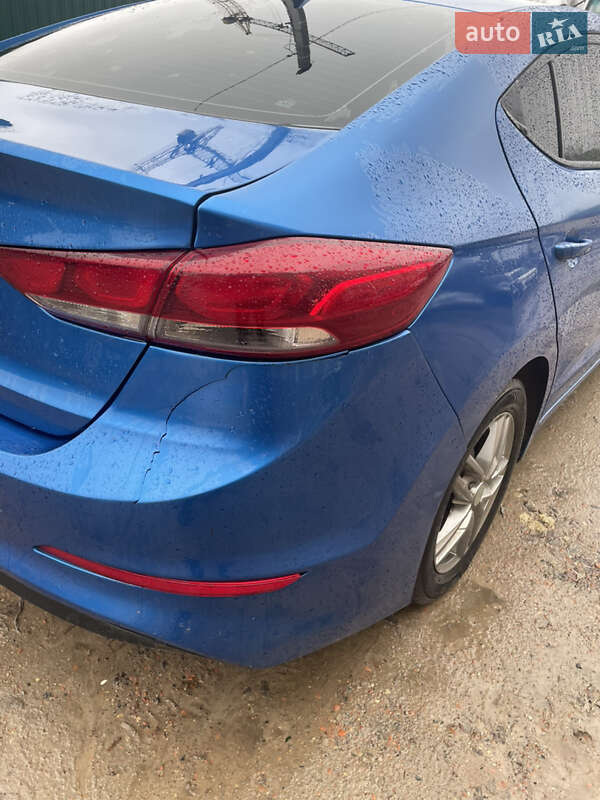 Седан Hyundai Elantra 2016 в Киеве