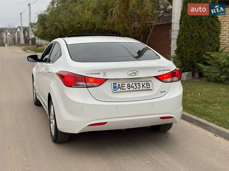 Седан Hyundai Elantra 2011 в Киеве
