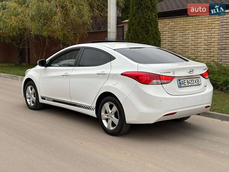 Седан Hyundai Elantra 2011 в Киеве