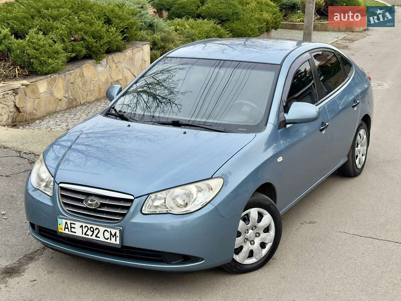 Седан Hyundai Elantra 2009 в Днепре