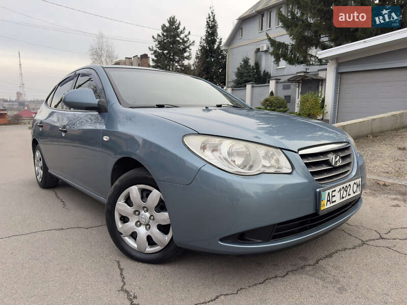 Седан Hyundai Elantra 2009 в Днепре