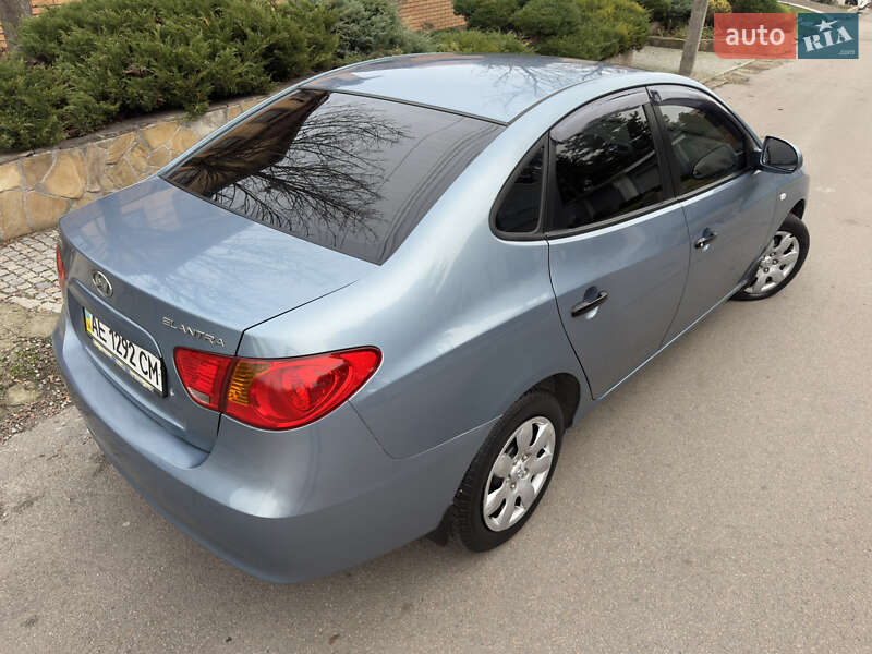 Седан Hyundai Elantra 2009 в Днепре
