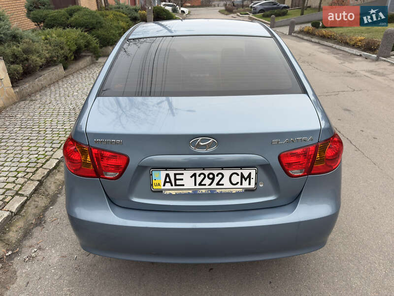 Седан Hyundai Elantra 2009 в Днепре