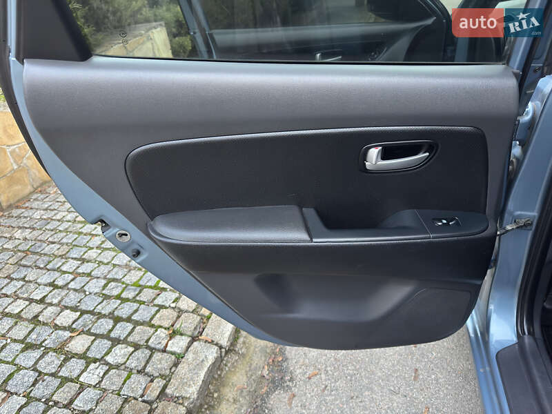 Седан Hyundai Elantra 2009 в Днепре