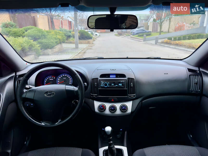 Седан Hyundai Elantra 2009 в Днепре