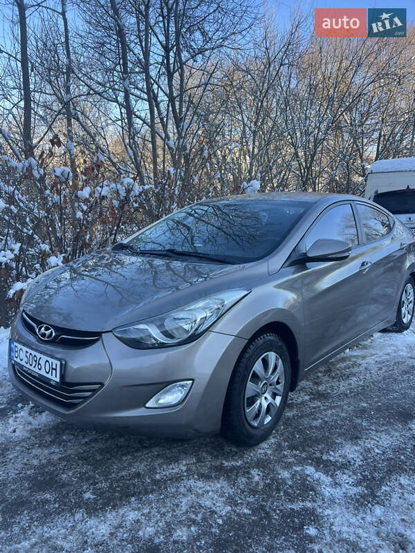 Седан Hyundai Elantra 2013 в Львові