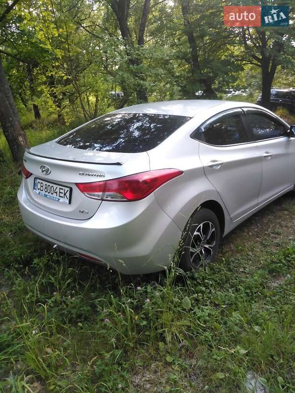 Седан Hyundai Elantra 2011 в Варве