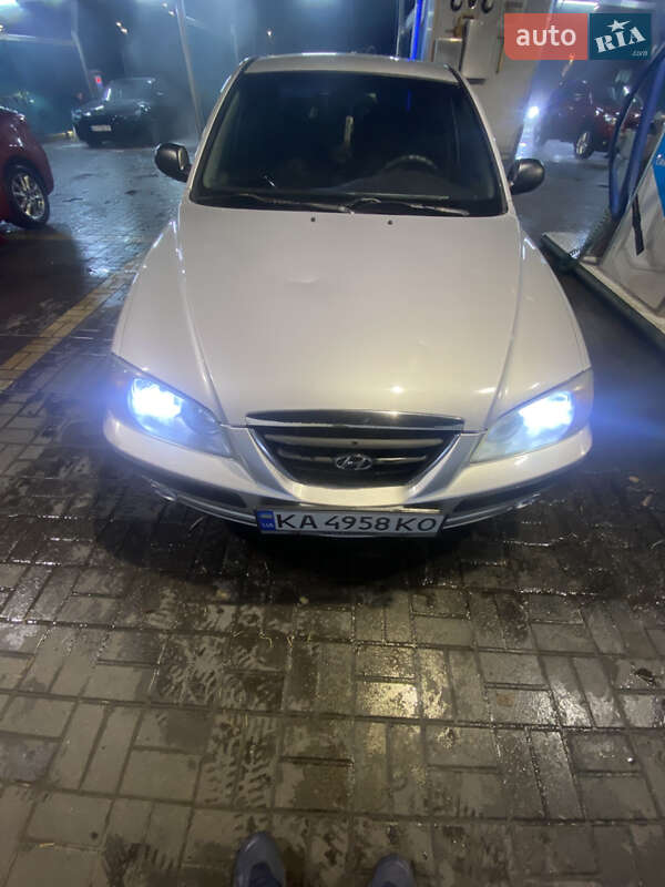 Седан Hyundai Elantra 2004 в Києві