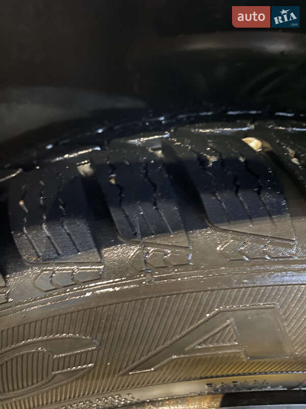 Седан Hyundai Elantra 2004 в Києві