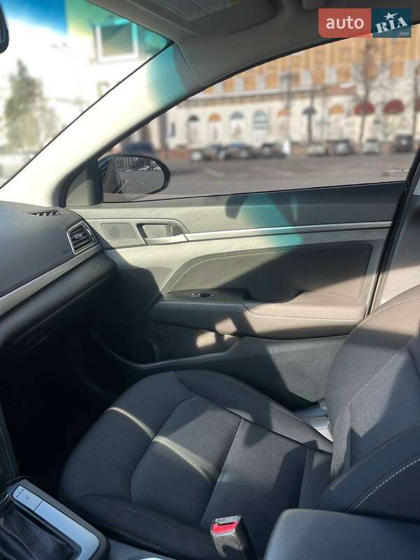 Седан Hyundai Elantra 2018 в Харкові