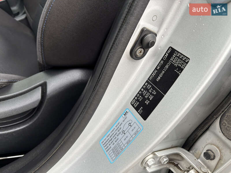 Седан Hyundai Elantra 2011 в Львові