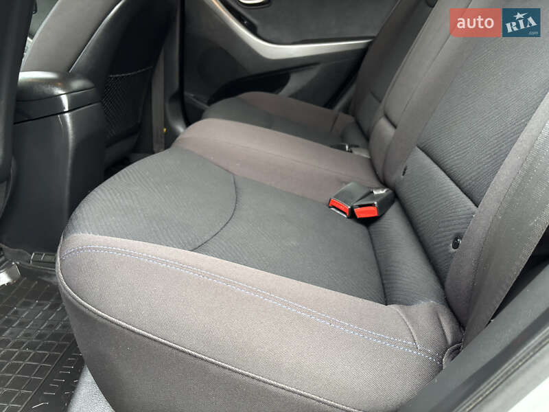 Седан Hyundai Elantra 2011 в Львові