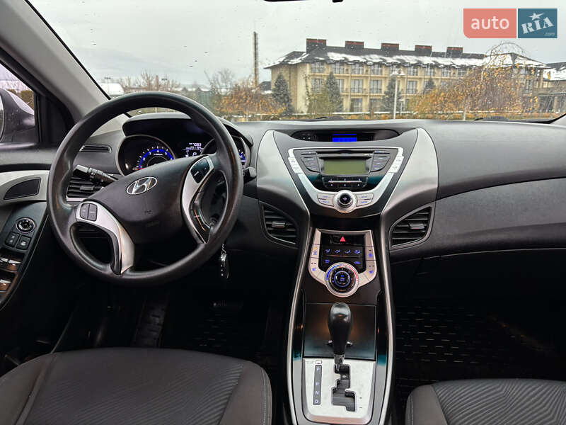 Седан Hyundai Elantra 2011 в Львові