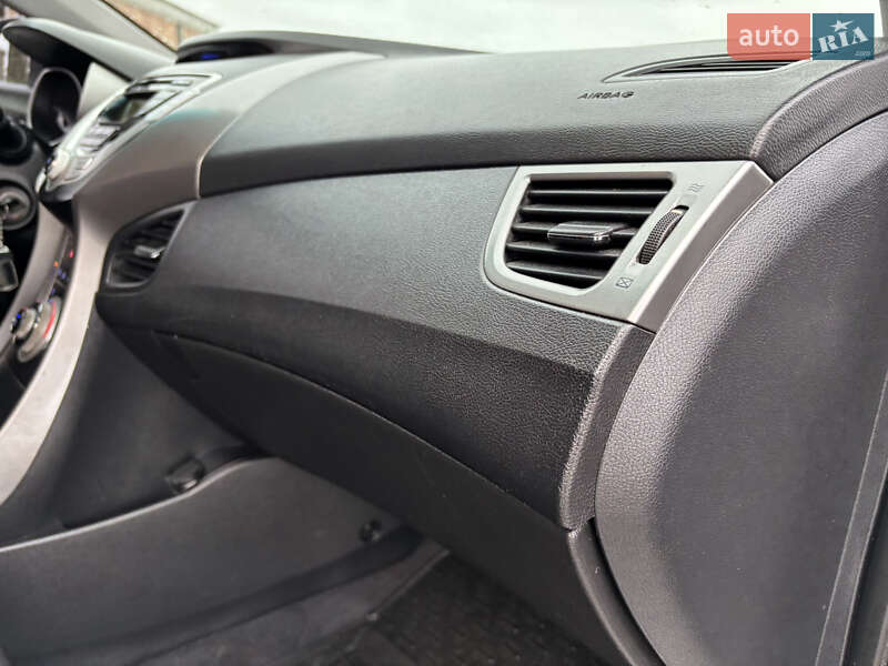 Седан Hyundai Elantra 2011 в Львові