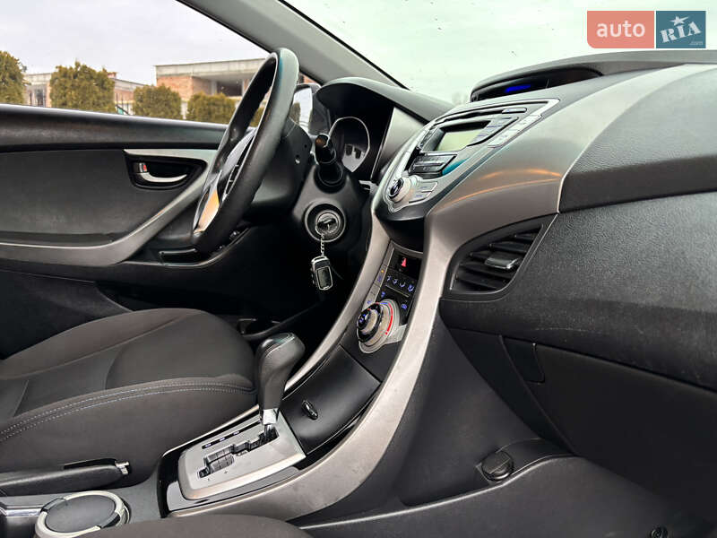 Седан Hyundai Elantra 2011 в Львові
