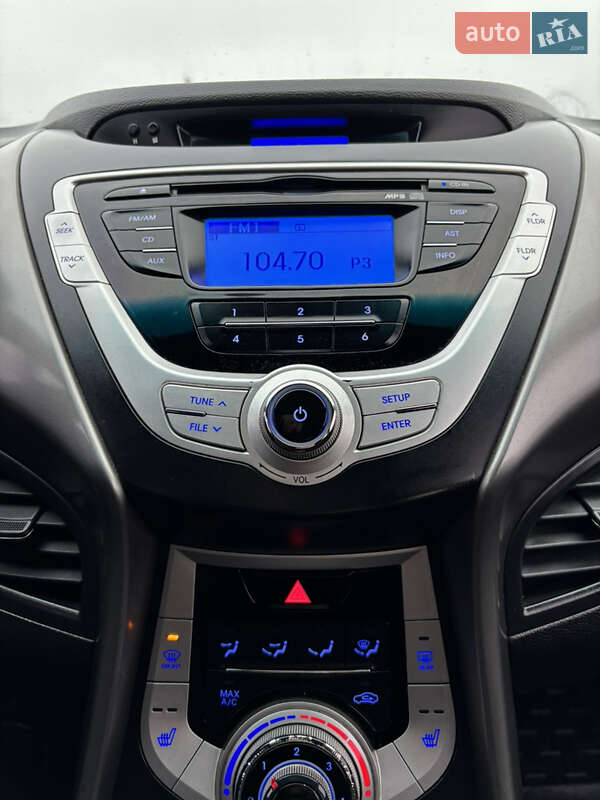 Седан Hyundai Elantra 2011 в Львові