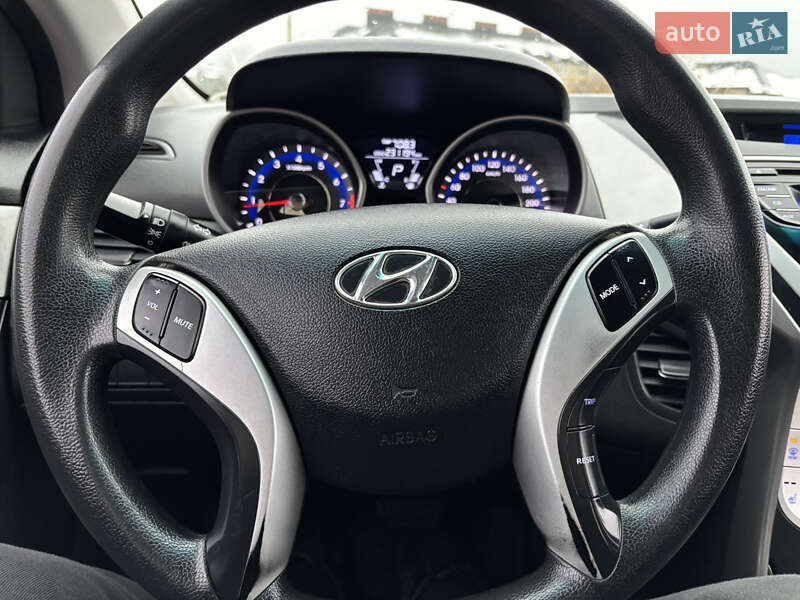Седан Hyundai Elantra 2011 в Львові
