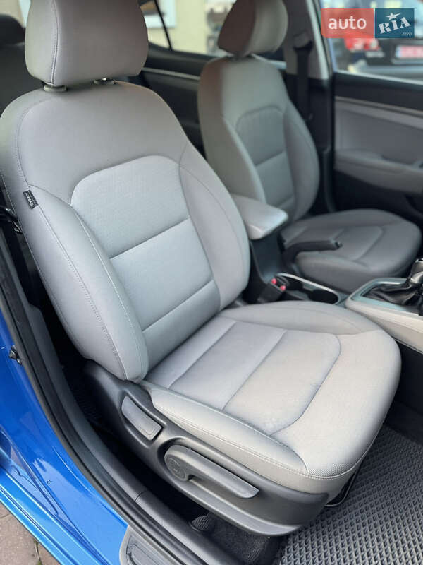 Седан Hyundai Elantra 2017 в Миколаєві
