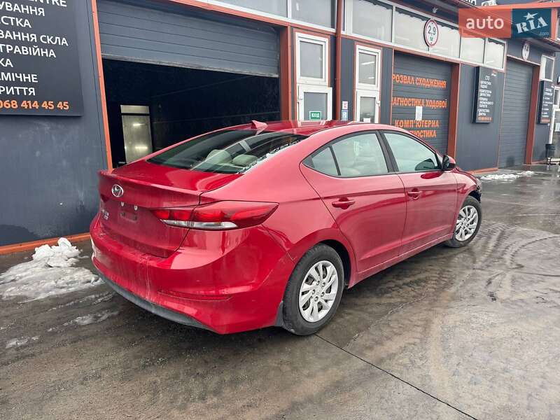 Седан Hyundai Elantra 2017 в Львові