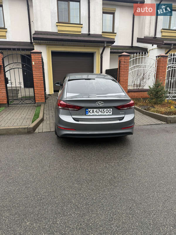 Седан Hyundai Elantra 2017 в Вишневом