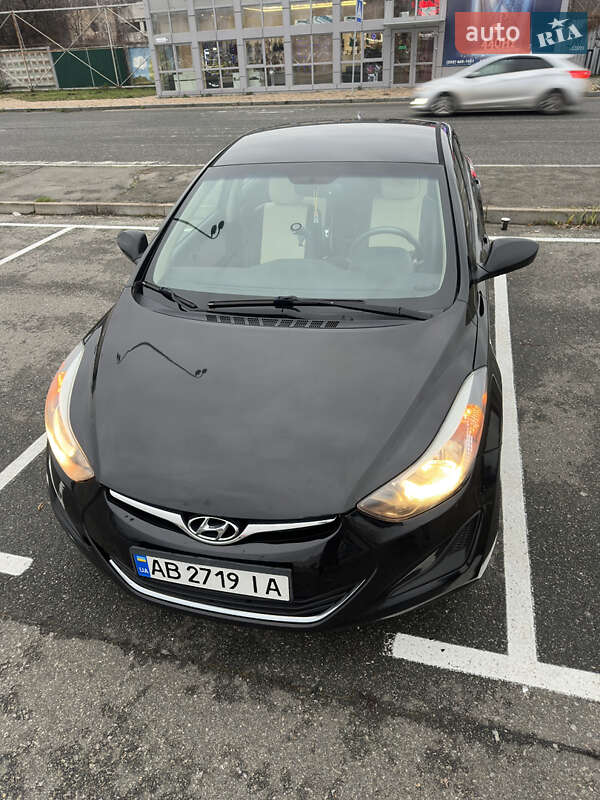 Седан Hyundai Elantra 2015 в Киеве