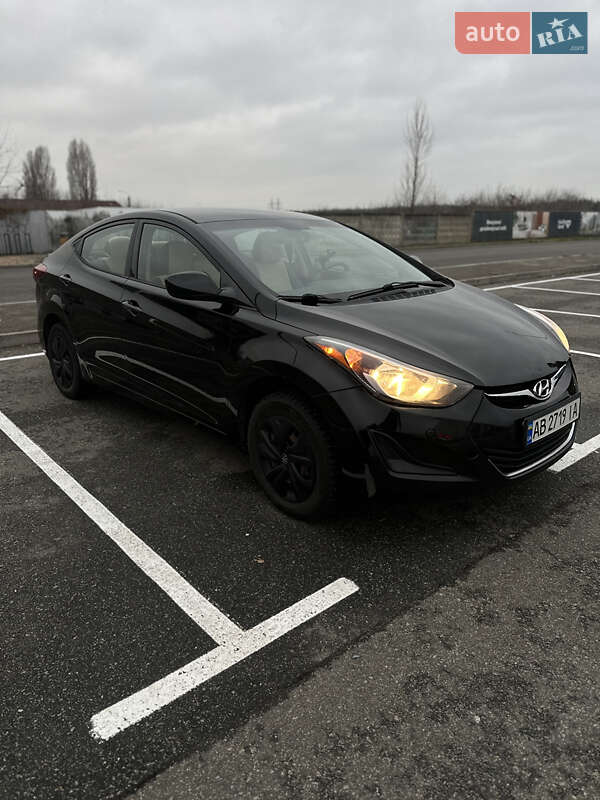 Седан Hyundai Elantra 2015 в Киеве