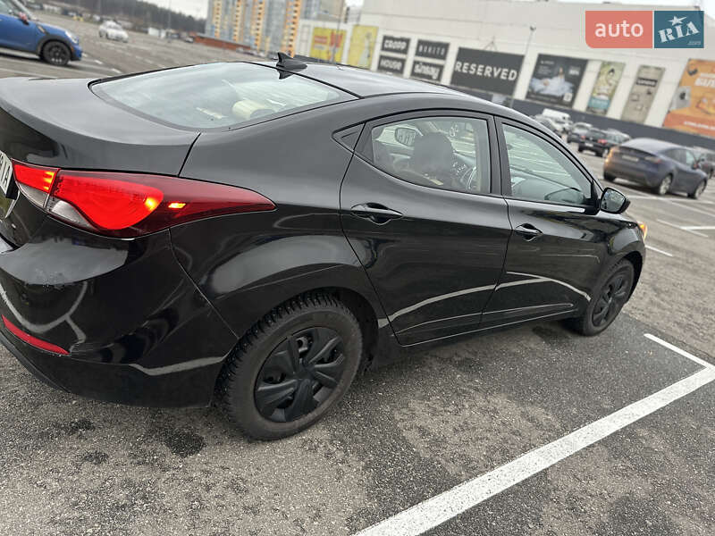 Седан Hyundai Elantra 2015 в Киеве