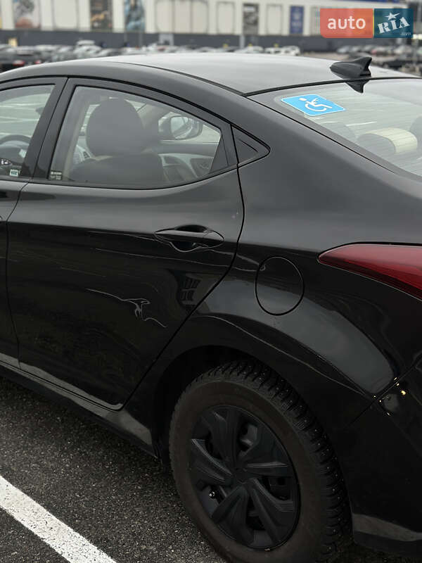 Седан Hyundai Elantra 2015 в Киеве