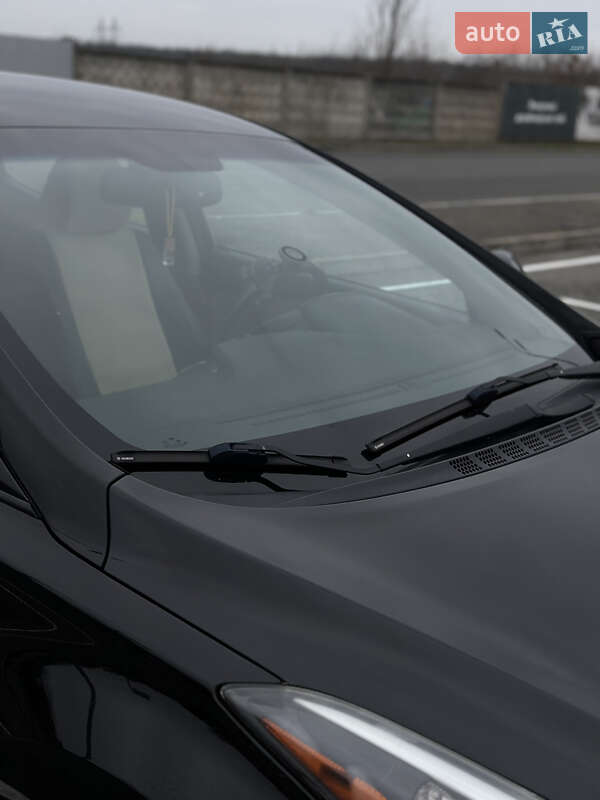 Седан Hyundai Elantra 2015 в Киеве