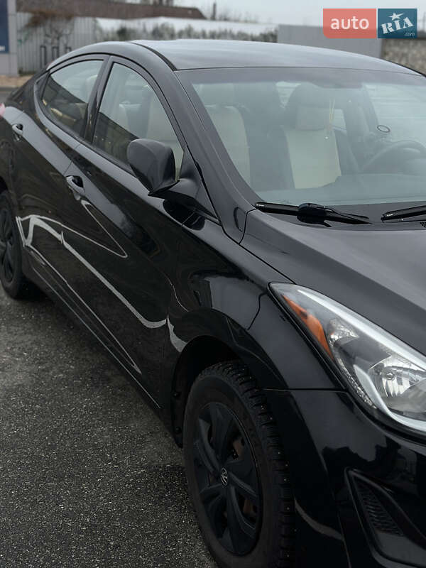 Седан Hyundai Elantra 2015 в Киеве