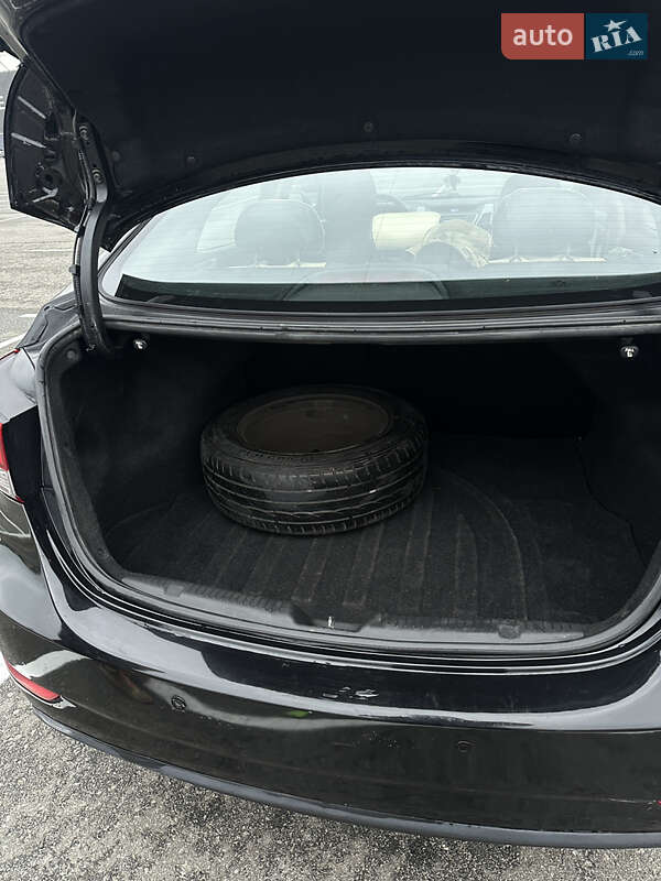 Седан Hyundai Elantra 2015 в Киеве