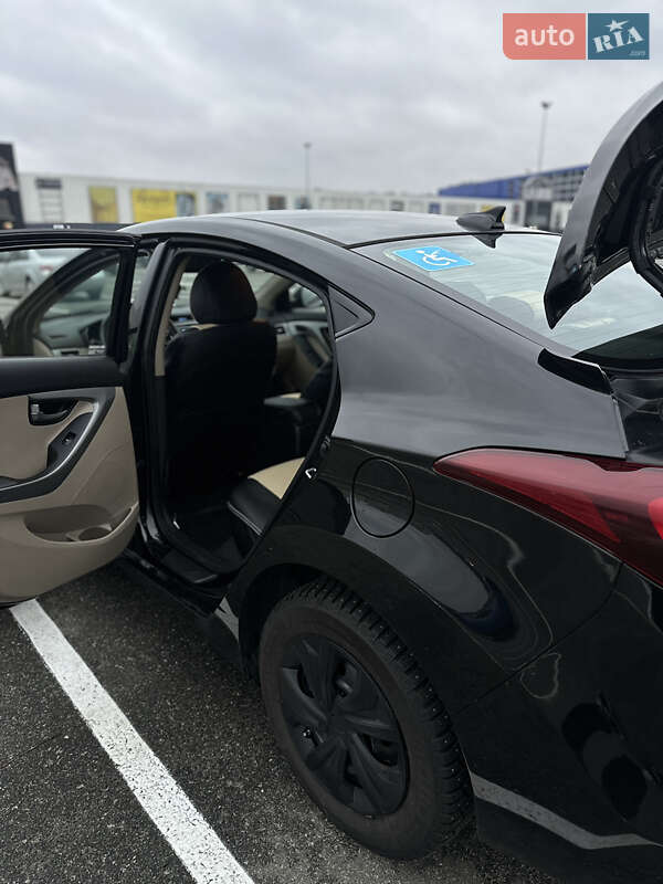 Седан Hyundai Elantra 2015 в Киеве