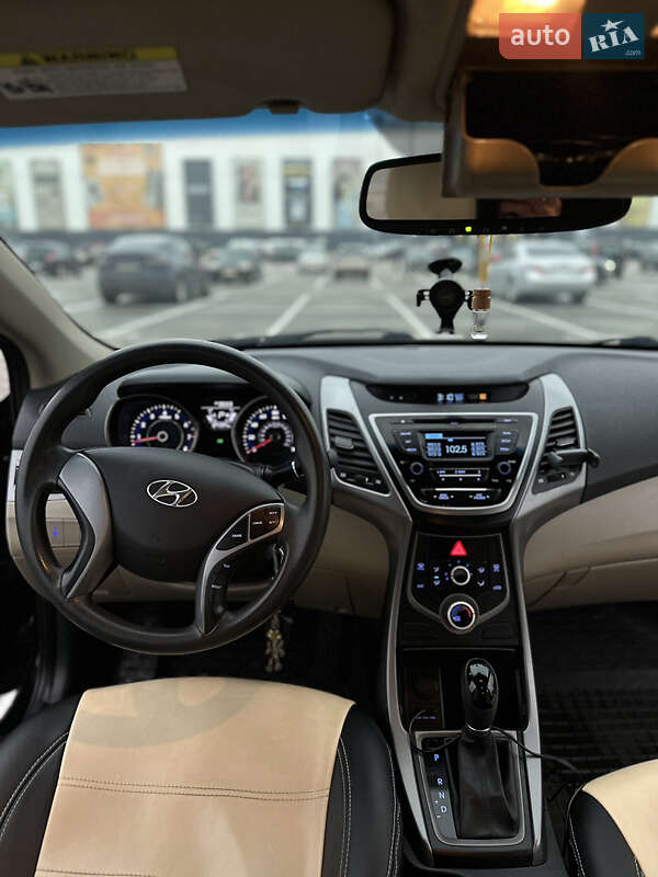 Седан Hyundai Elantra 2015 в Киеве
