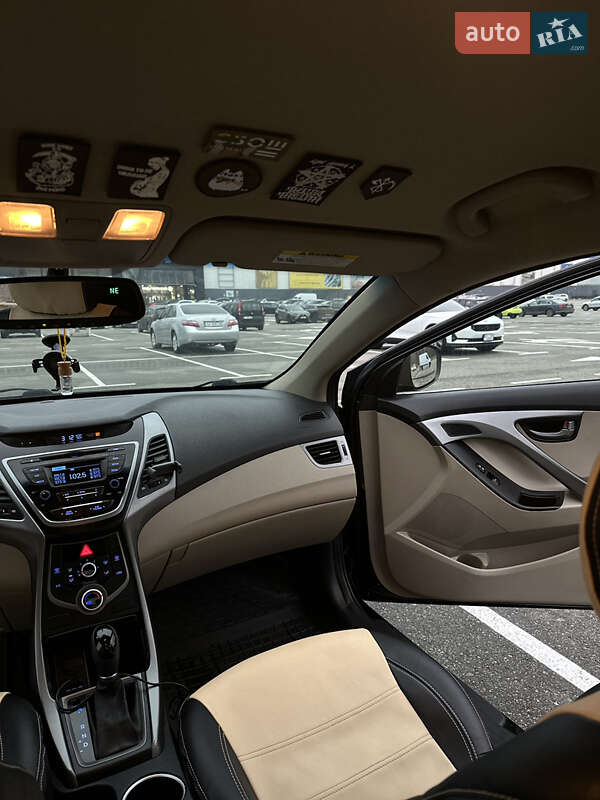 Седан Hyundai Elantra 2015 в Киеве