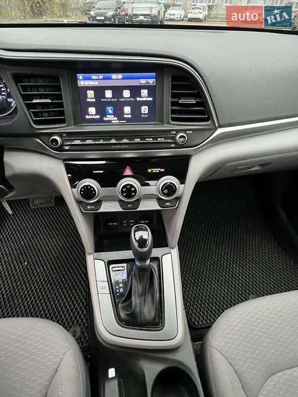 Седан Hyundai Elantra 2019 в Києві