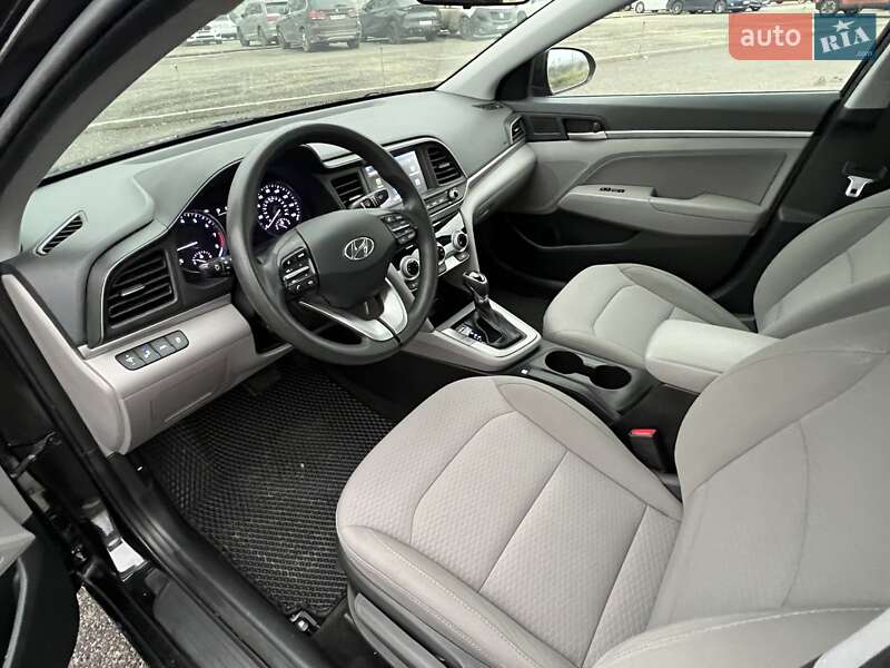Седан Hyundai Elantra 2019 в Києві
