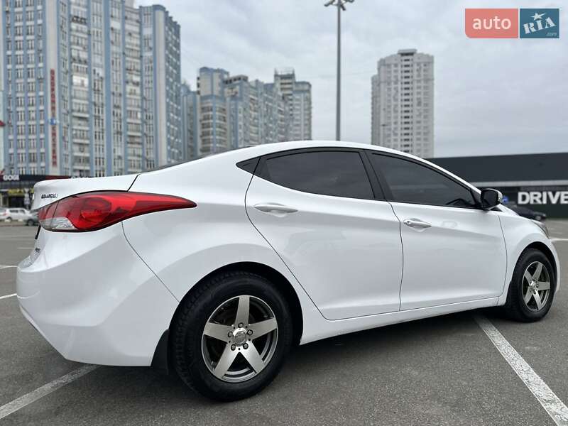 Седан Hyundai Elantra 2013 в Києві