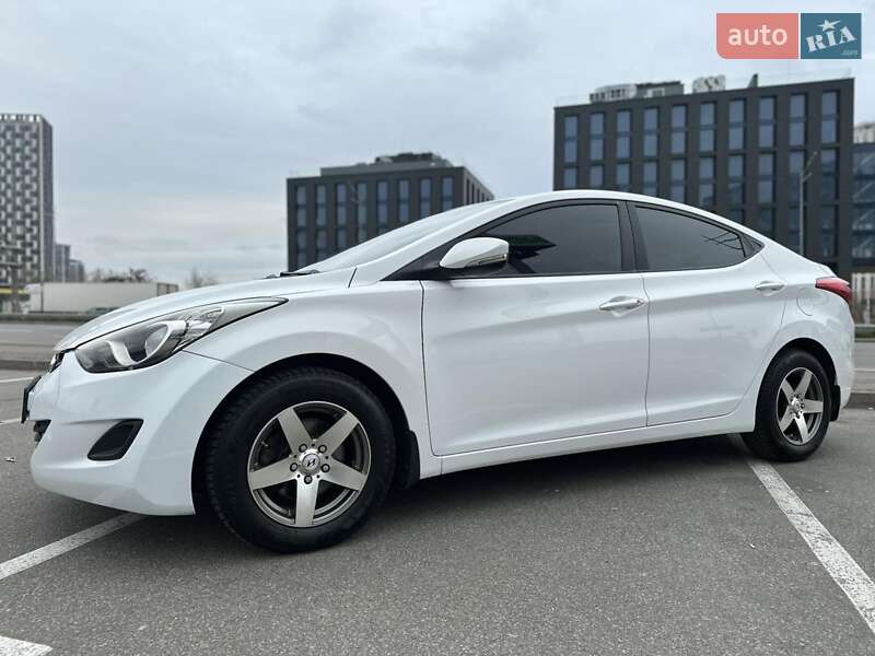 Седан Hyundai Elantra 2013 в Києві