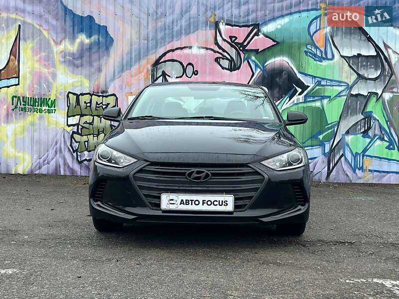 Седан Hyundai Elantra 2018 в Киеве