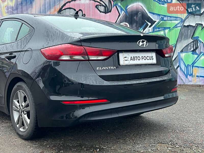 Седан Hyundai Elantra 2018 в Киеве