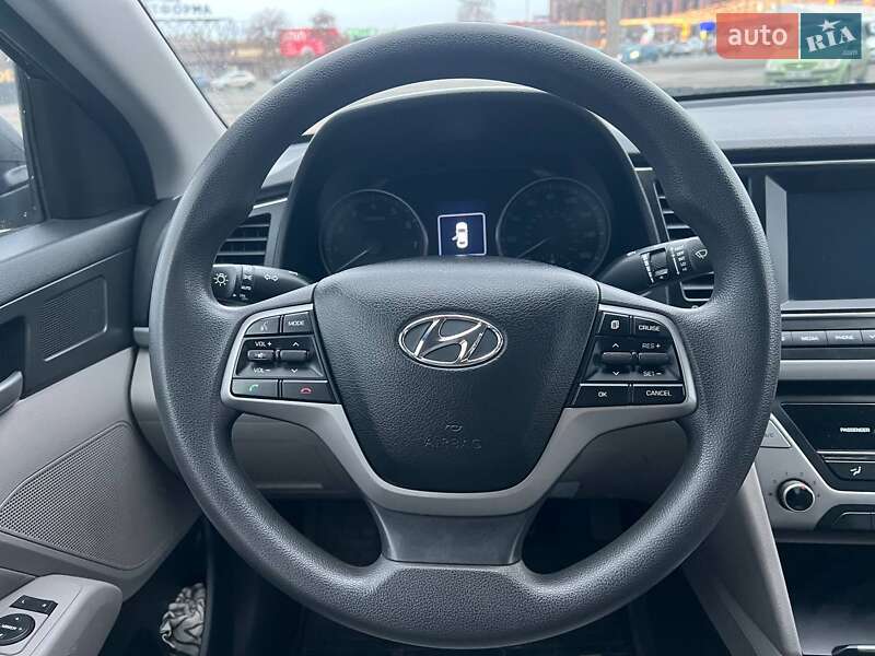 Седан Hyundai Elantra 2018 в Киеве