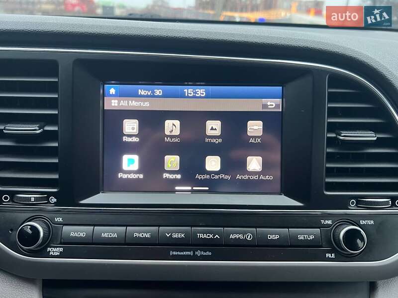 Седан Hyundai Elantra 2018 в Киеве