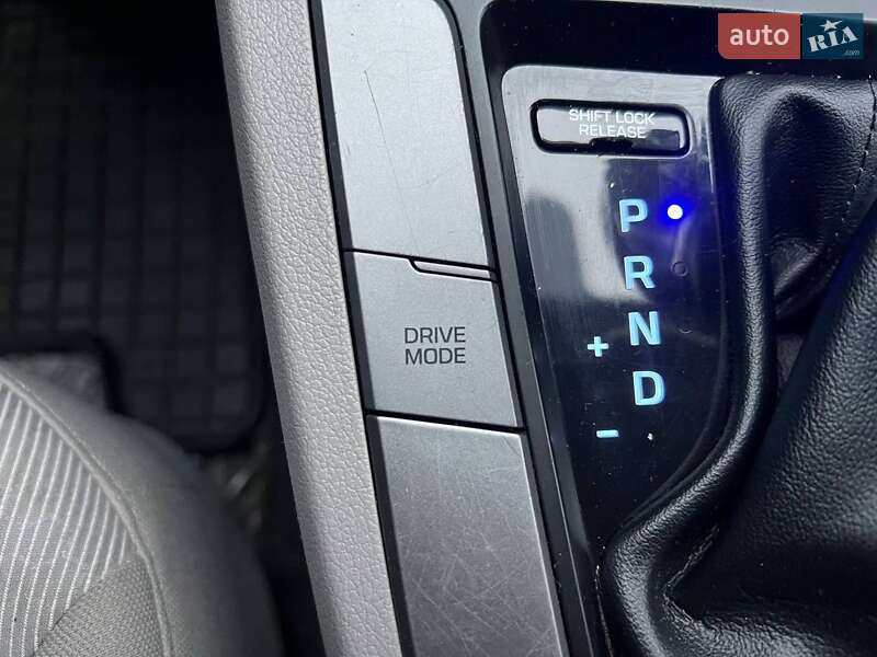 Седан Hyundai Elantra 2018 в Киеве