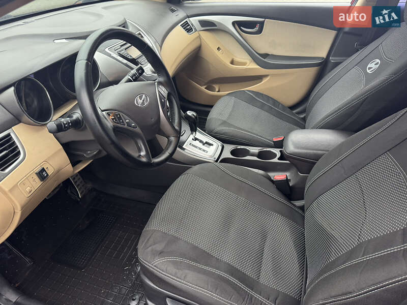 Седан Hyundai Elantra 2013 в Киеве
