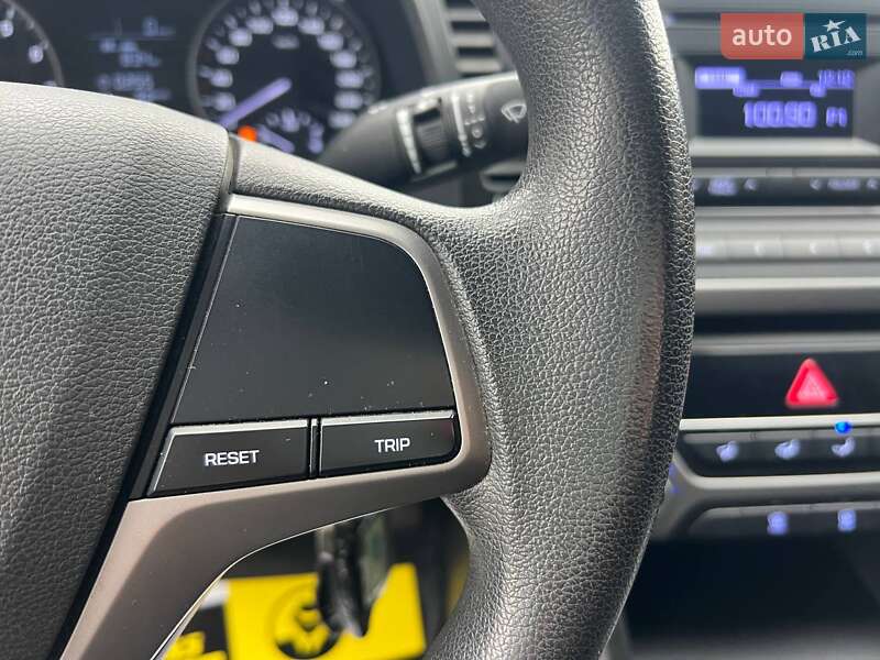 Седан Hyundai Elantra 2016 в Івано-Франківську