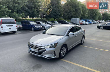 Седан Hyundai Elantra 2018 в Киеве
