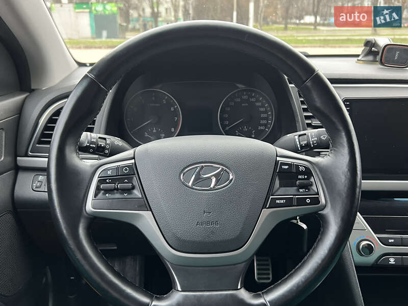 Седан Hyundai Elantra 2018 в Запорожье